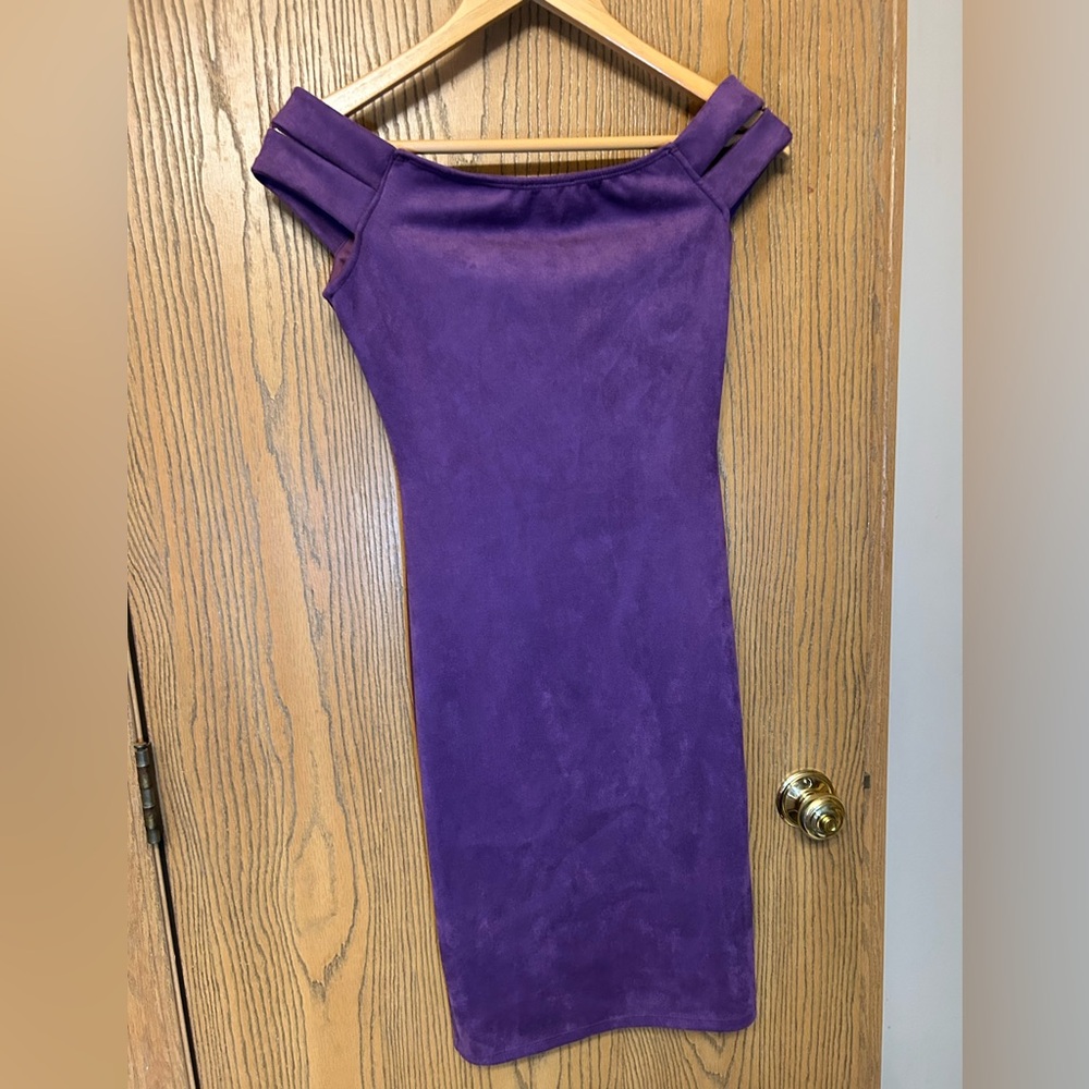Soft Velvet Dress - Picture 2 of 4
